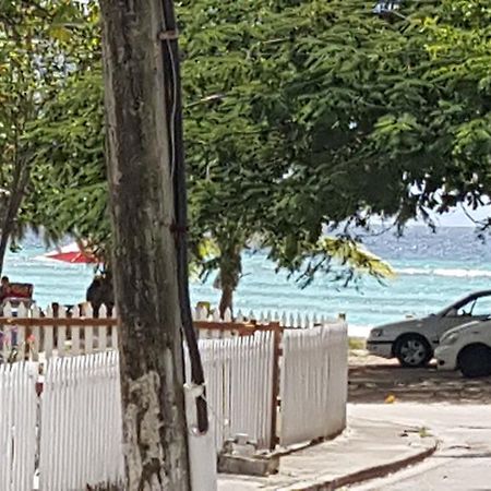 بريدج تاون Worthing Beach Apartments المظهر الخارجي الصورة