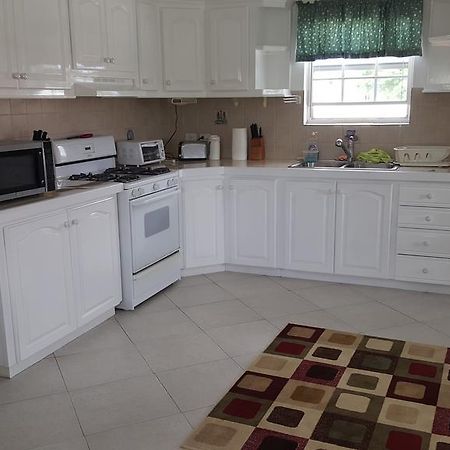 بريدج تاون Worthing Beach Apartments المظهر الخارجي الصورة