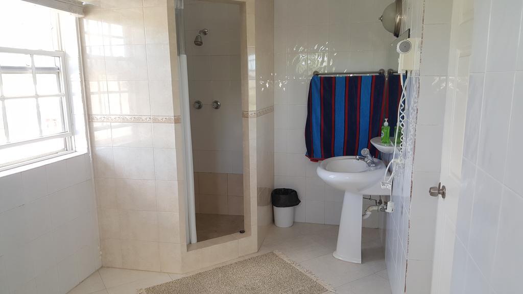 بريدج تاون Worthing Beach Apartments المظهر الخارجي الصورة